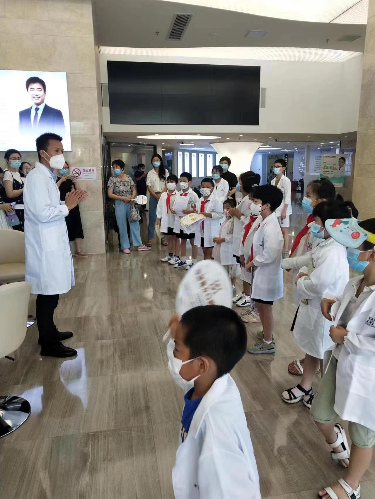 金山小牙医活动-上海中博惠众口腔医院